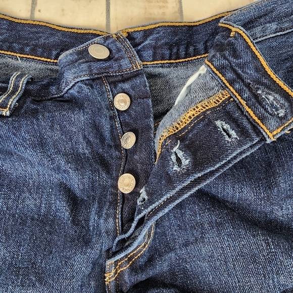 Levi's 501 Shorts Cutoffs Button Fly Dark Wash 33W Festival Summer - Picture 3 of 11